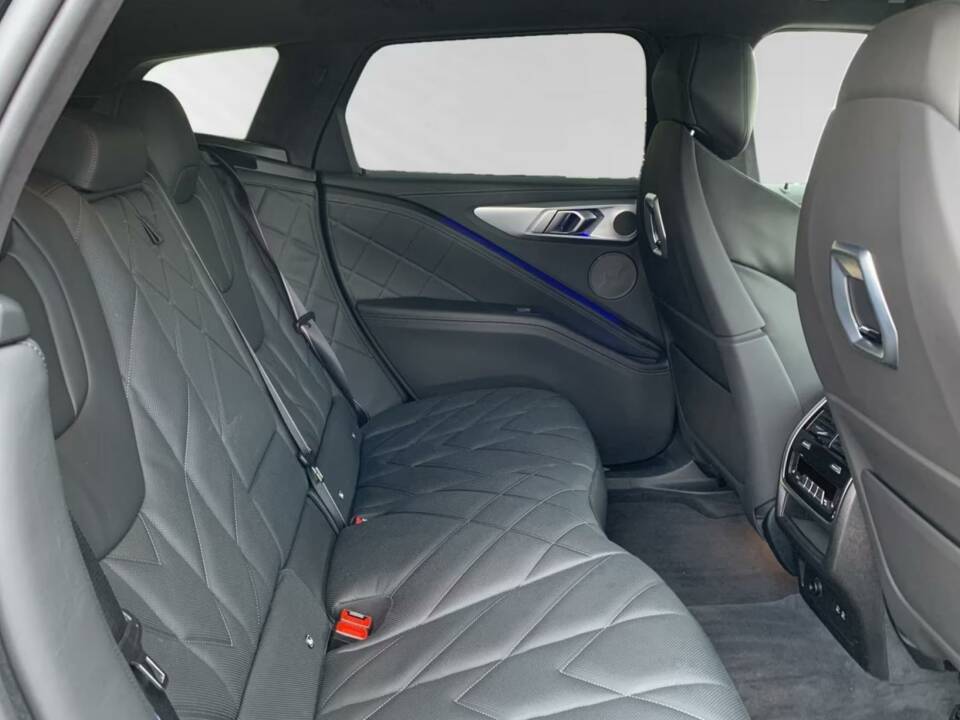 Image 8/10 of BMW XM 50e (2024)
