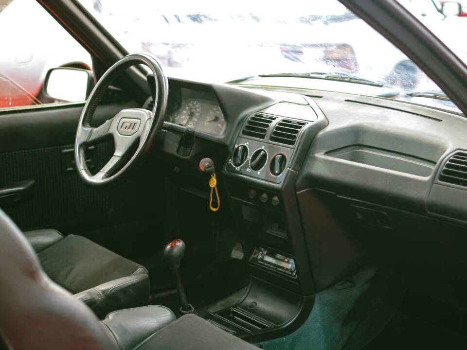 Image 24/33 of Peugeot 205 GTi 1.9 (1993)