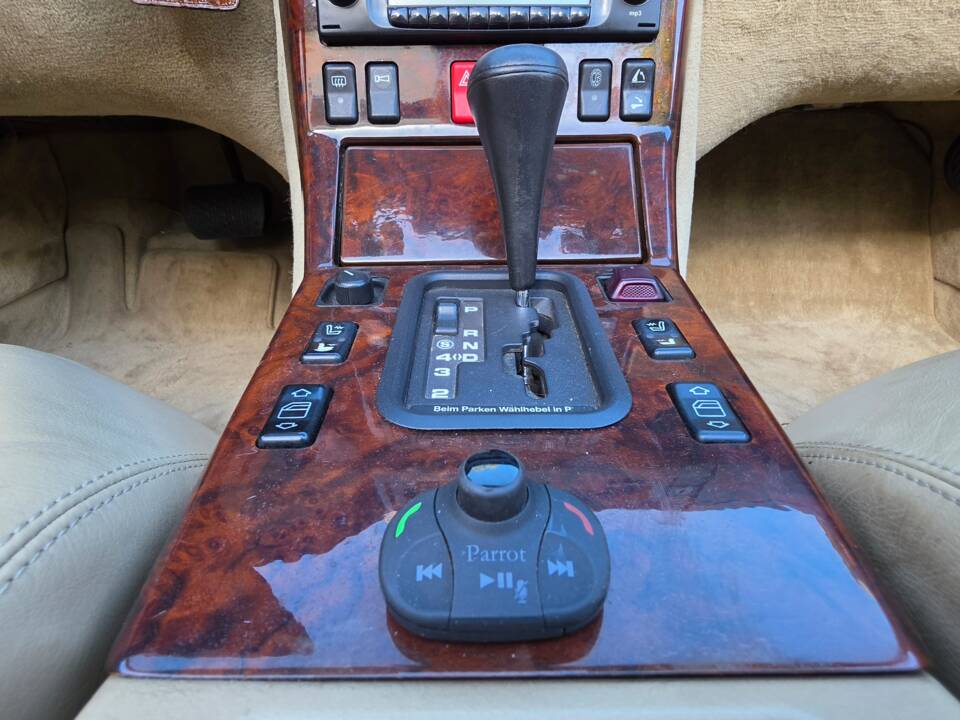 Image 21/100 of Mercedes-Benz 300 SL-24 (1991)