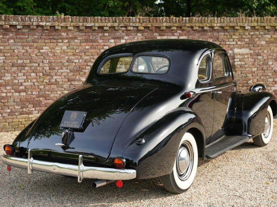 Image 23/50 of Oldsmobile F-Series Business Coupe (1938)