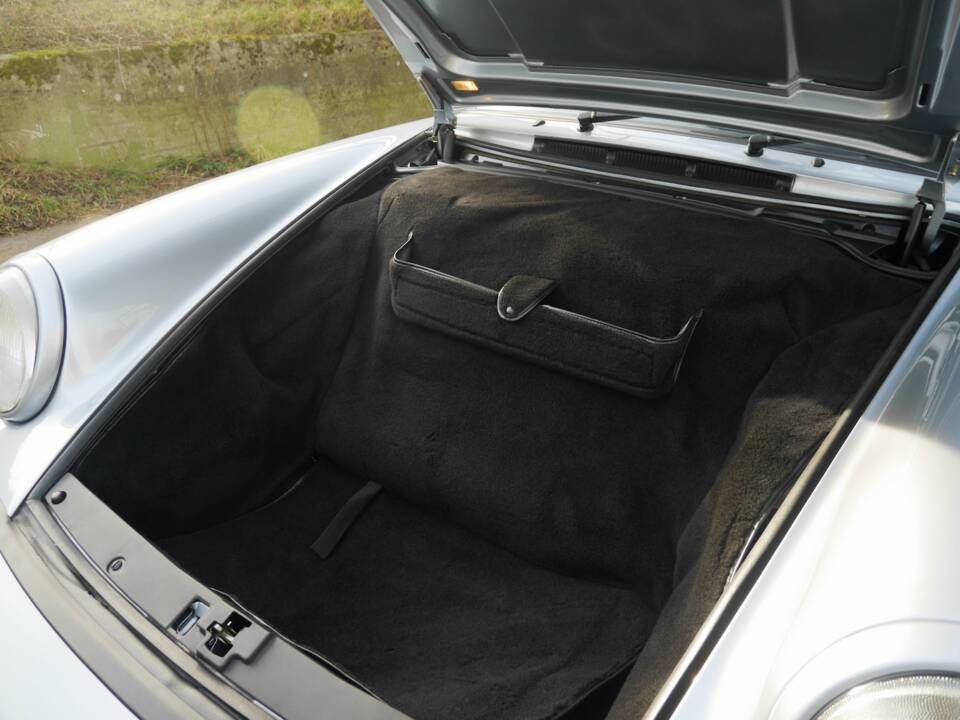 Image 31/37 de Porsche 911 Carrera 2 (WTL) (1992)