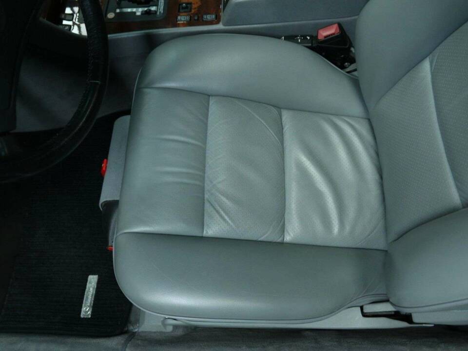 Afbeelding 14/50 van Mercedes-Benz 560 SEC (1991)