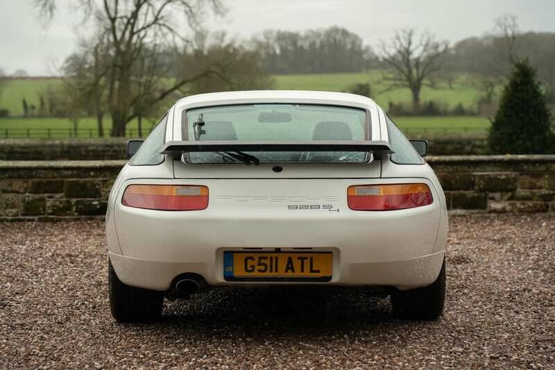 Image 7/49 of Porsche 928 S4 (1990)