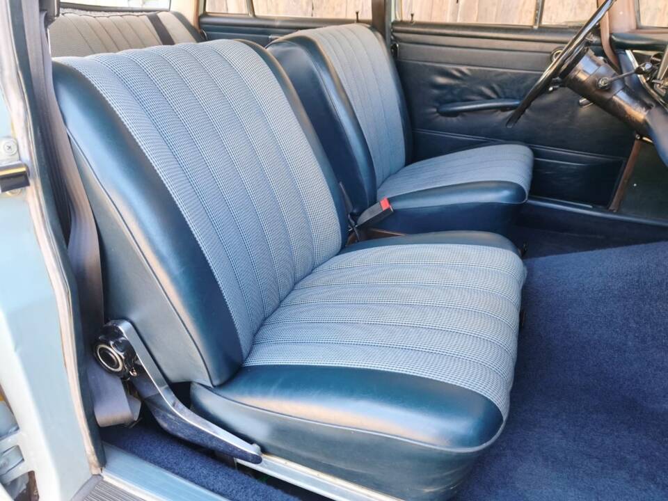 Afbeelding 7/25 van Mercedes-Benz 200 (1967)