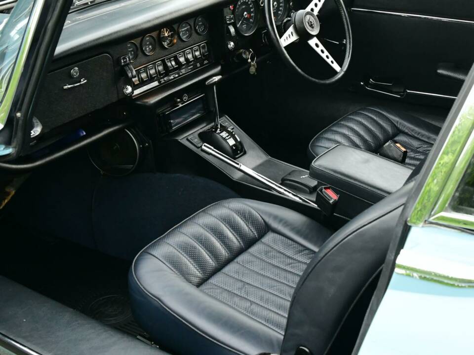 Image 25/50 de Jaguar E-Type V12 (2+2) (1972)