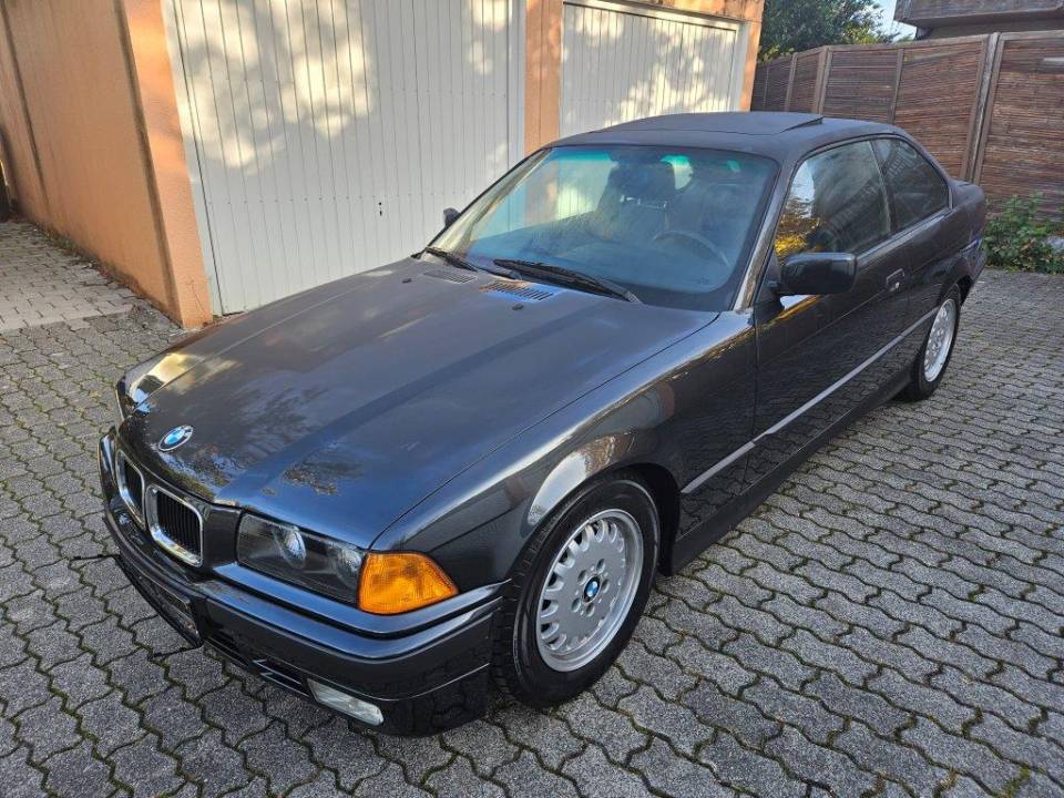 Image 4/17 de BMW 325i (1992)