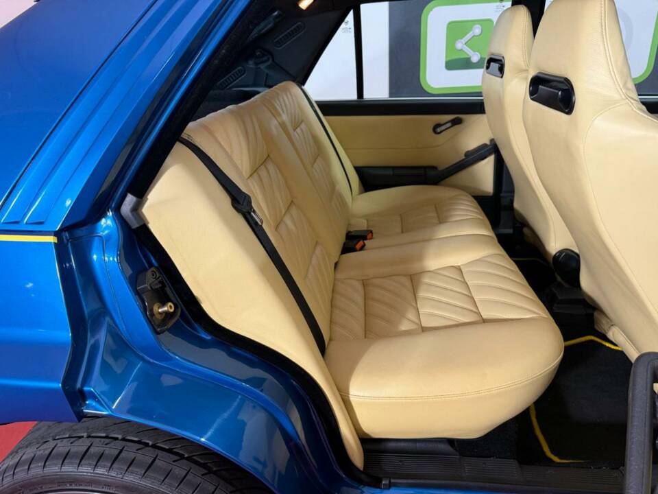 Image 41/50 of Lancia Delta HF Integrale 16V (1994)