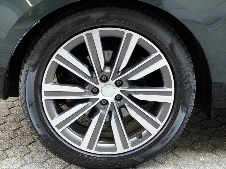 Image 28/61 of Land Rover Range Rover D350 (2025)