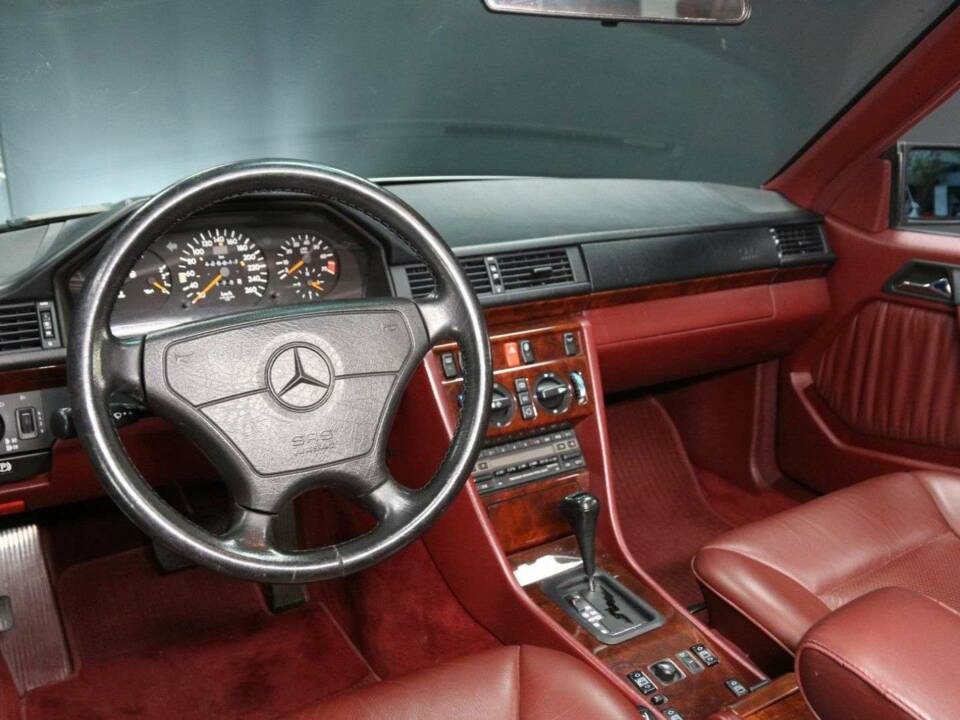 Image 12/30 of Mercedes-Benz 320 CE (1993)
