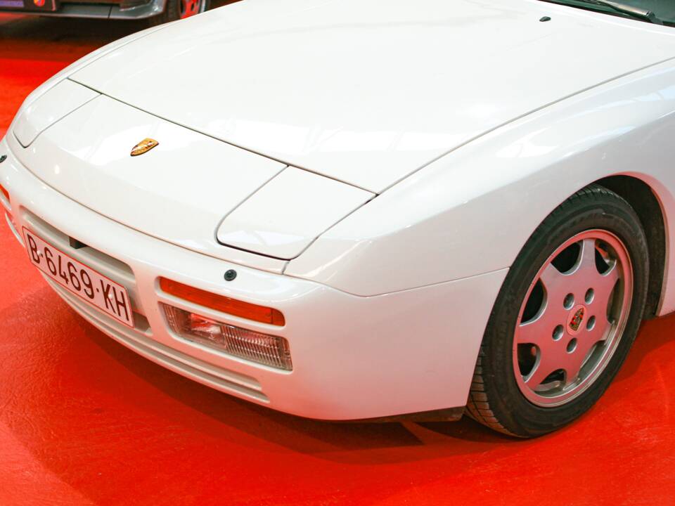 Image 15/45 of Porsche 944 S2 (1989)