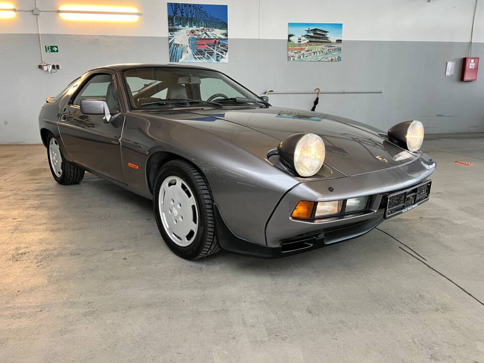 Afbeelding 31/59 van Porsche 928 S (1985)