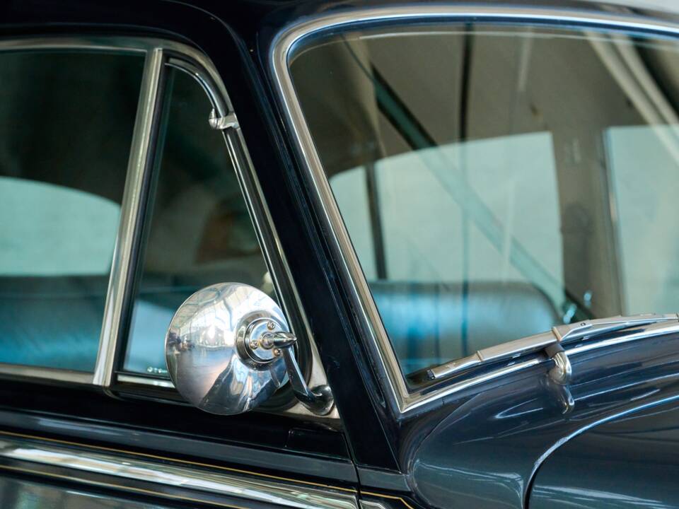 Image 28/50 of Bentley S 3 (1964)