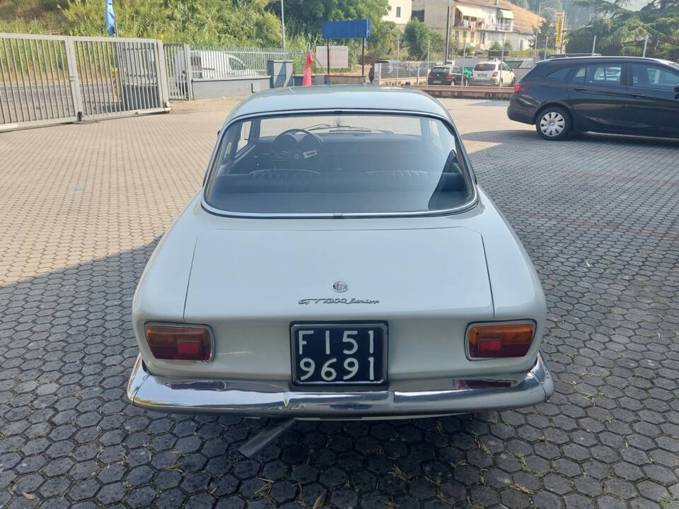 Image 4/21 of Alfa Romeo Giulia GT 1300 Junior (1970)
