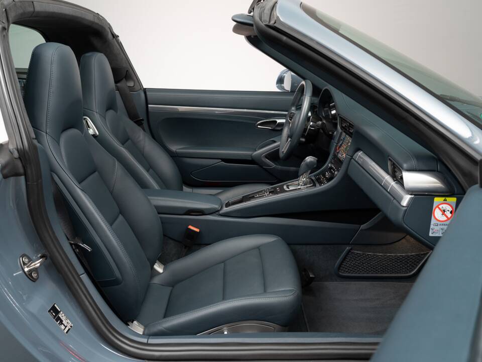 Image 25/37 of Porsche 911 Targa 4S (2016)