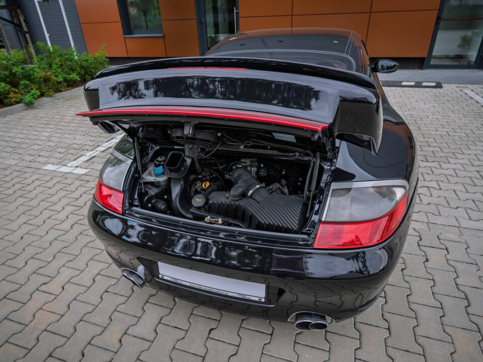 Image 11/63 of Porsche 911 Carrera 4S (2004)