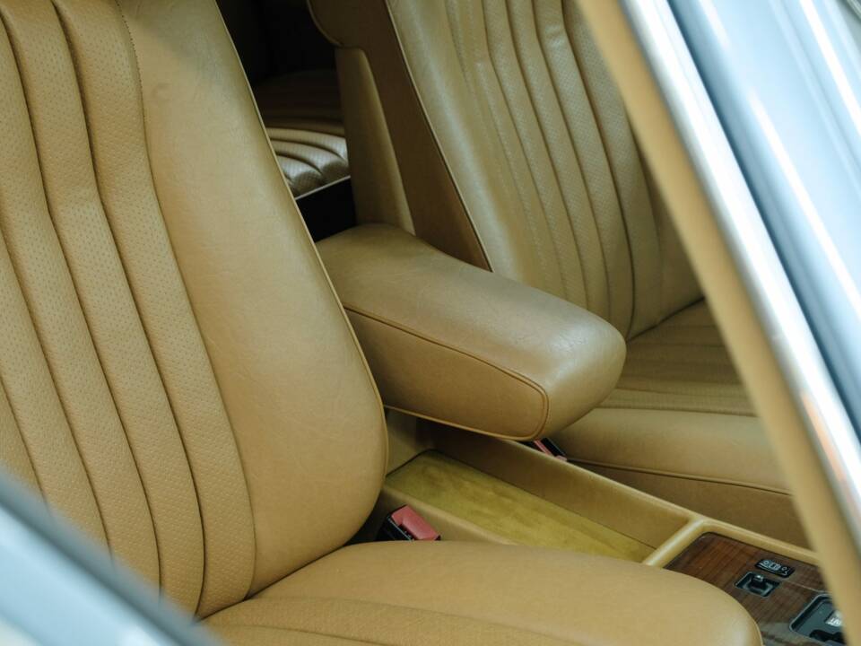 Bild 23/50 von Mercedes-Benz 420 SE (1988)