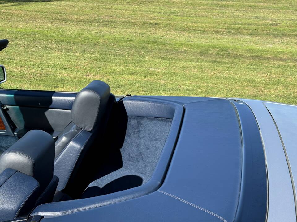 Image 12/24 de Mercedes-Benz 500 SL (1992)