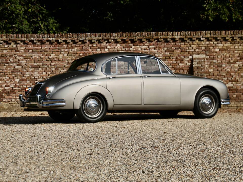 Image 24/50 of Jaguar Mk II 3.4 (1966)