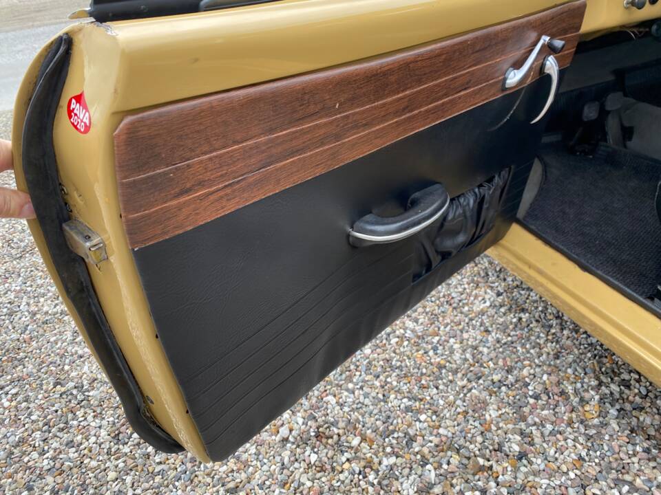 Image 19/34 of Volkswagen Karmann Ghia 1600 (1970)