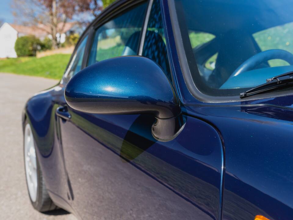 Image 17/52 of Porsche 911 Carrera 4 (1997)