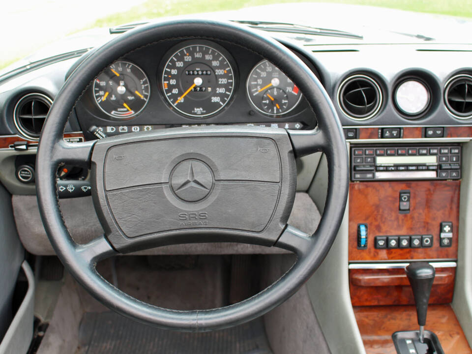 Immagine 18/27 di Mercedes-Benz 560 SL (1989)