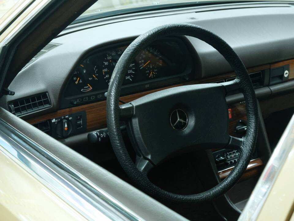 Bild 13/50 von Mercedes-Benz 280 SE (1980)
