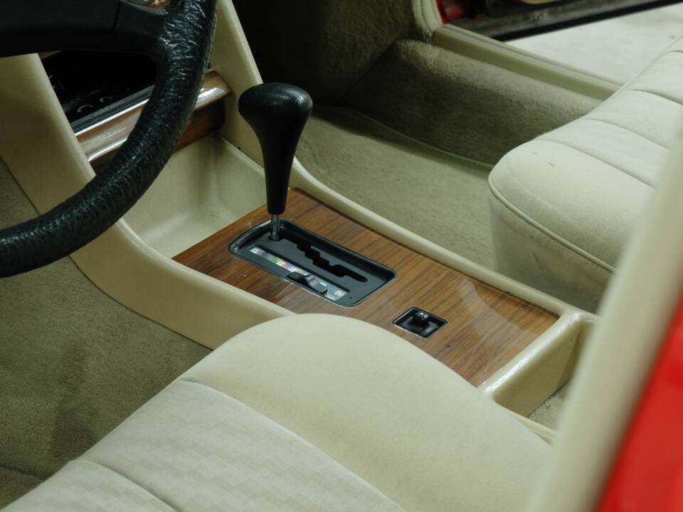 Bild 22/50 von Mercedes-Benz 260 SE (1986)