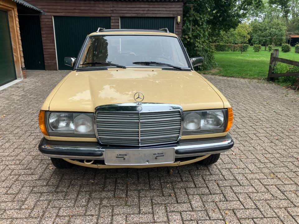Image 5/33 of Mercedes-Benz 230 TE (1984)