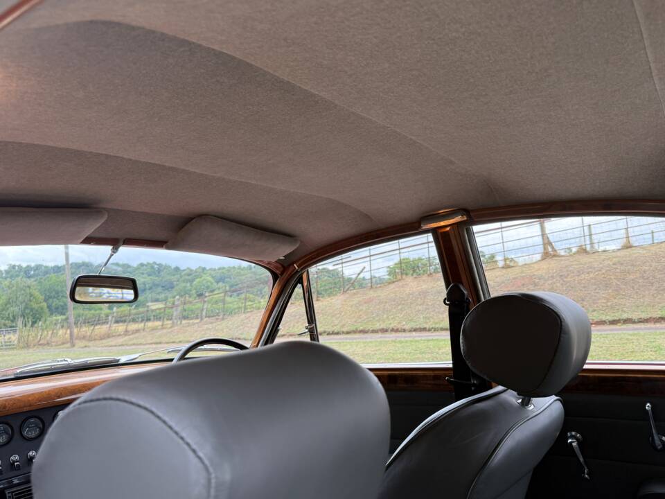 Image 24/36 of Jaguar Mk II 3.8 (1964)