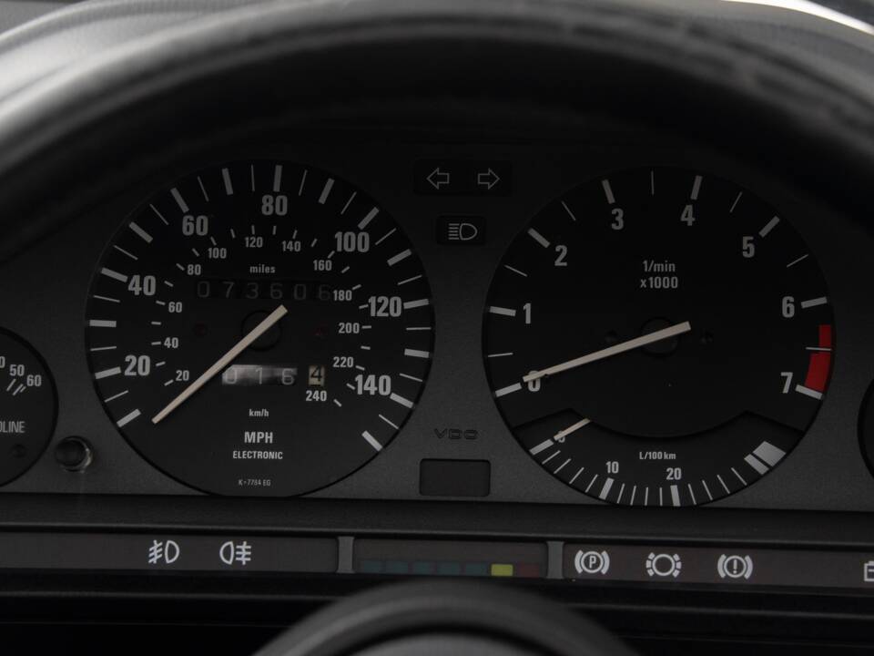 Image 24/50 of BMW 320i (1987)