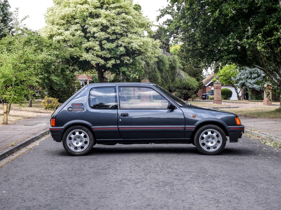 Bild 16/33 von Peugeot 205 GTi 1.9 (1987)