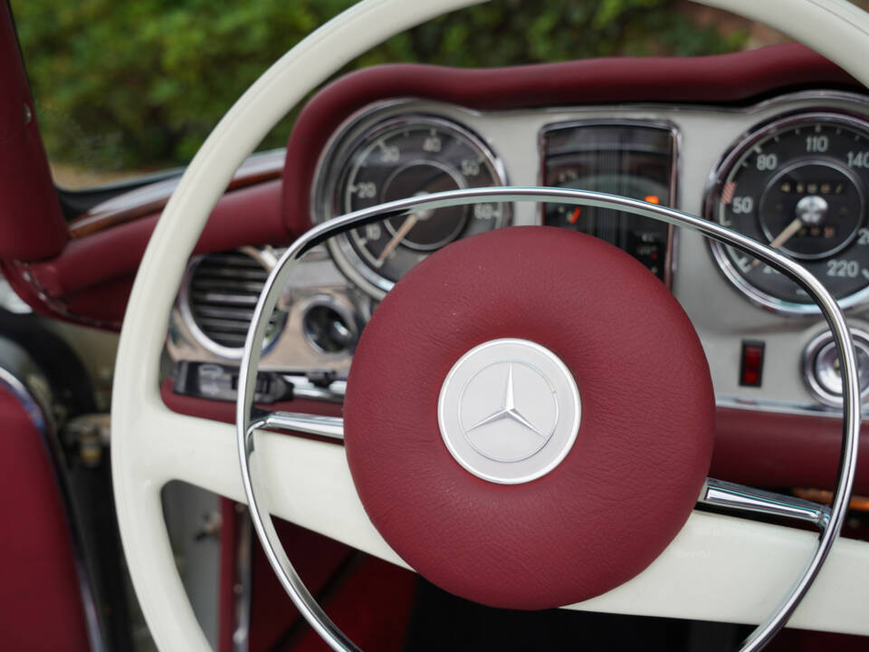 Image 44/50 of Mercedes-Benz 280 SL (1969)
