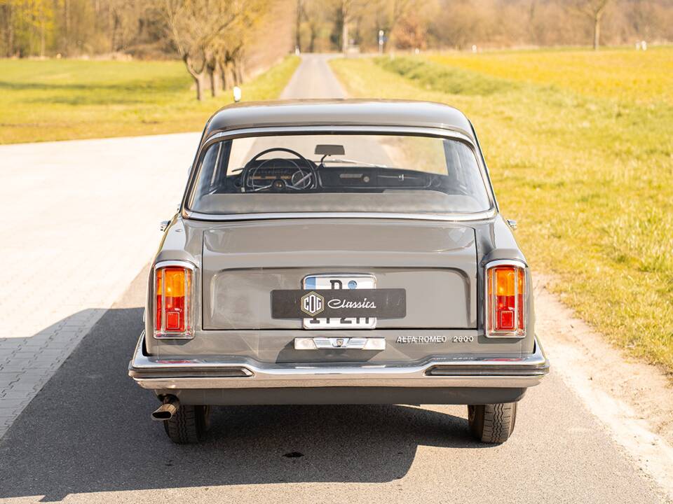 Afbeelding 7/39 van Alfa Romeo 2600 Berlina (1962)