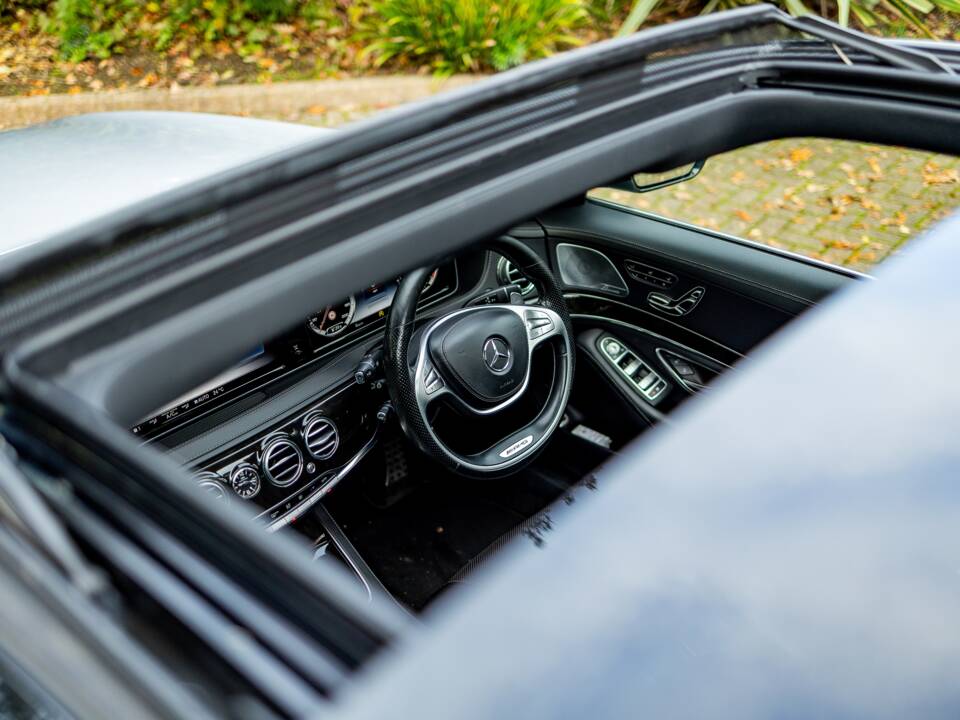 Image 35/43 of Mercedes-Benz C 63 S AMG (2015)