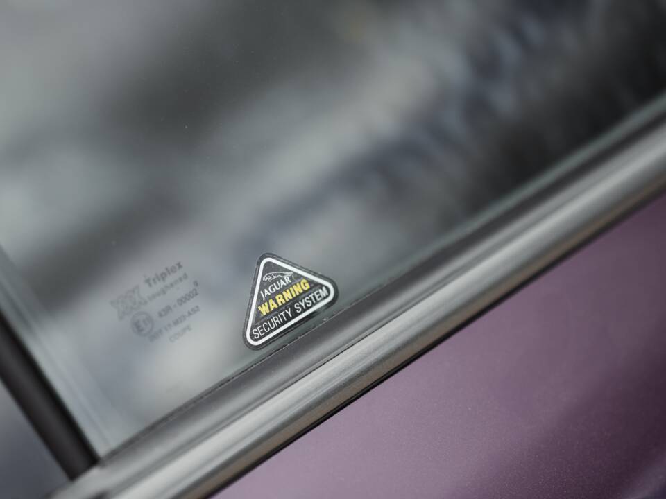 Image 39/42 of Jaguar XK8 4.0 (1999)