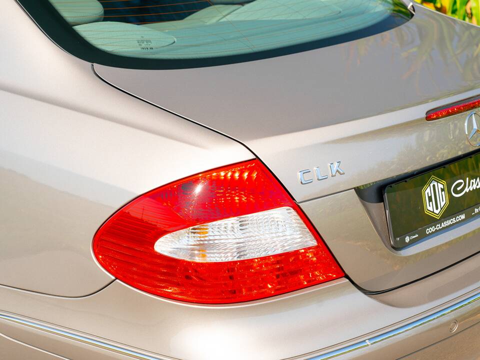 Image 18/49 of Mercedes-Benz CLK 280 (2006)