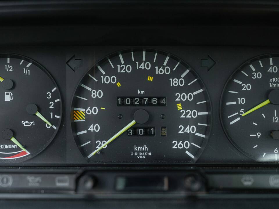 Image 39/50 of Mercedes-Benz 190 E 2.3-16 (1985)