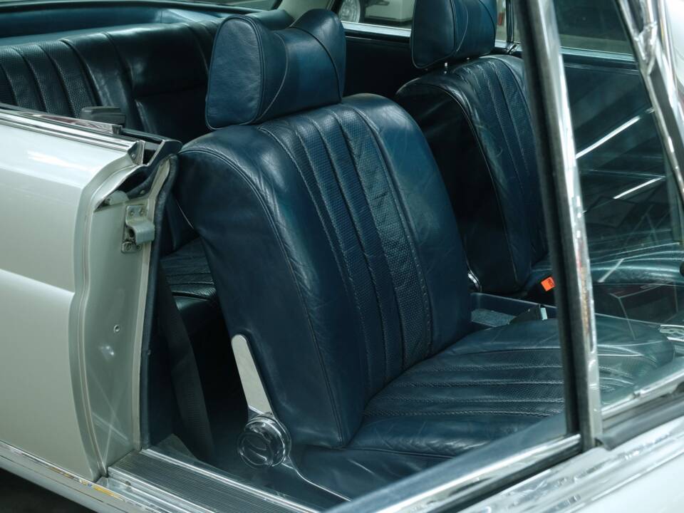 Image 35/50 of Mercedes-Benz 280 SE 3,5 (1970)