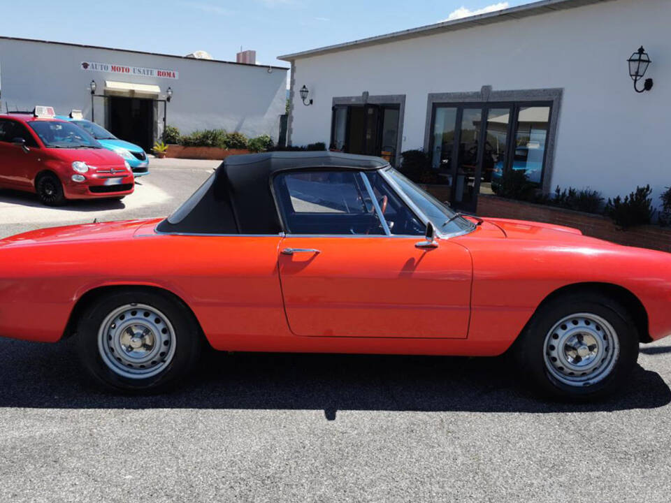 Image 24/33 of Alfa Romeo Spider 1300 (1976)