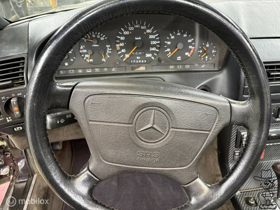 Image 13/40 of Mercedes-Benz 300 SL-24 (1990)