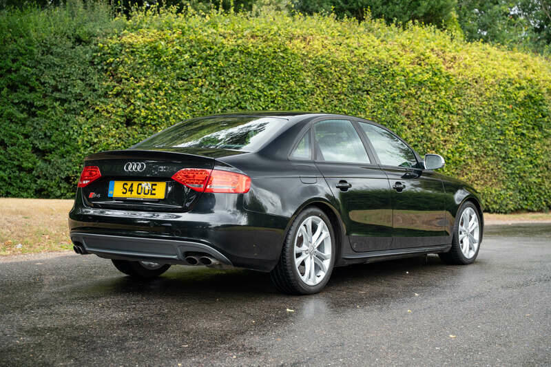 Image 12/50 of Audi S4 (2010)