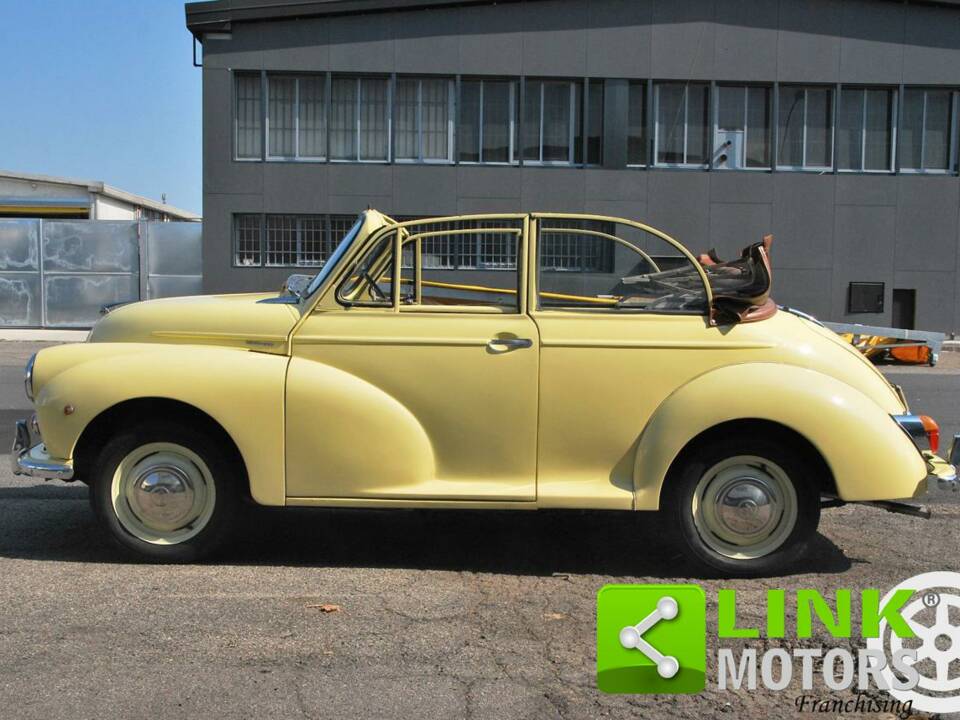 Image 4/10 of Morris Minor 1000 (1977)