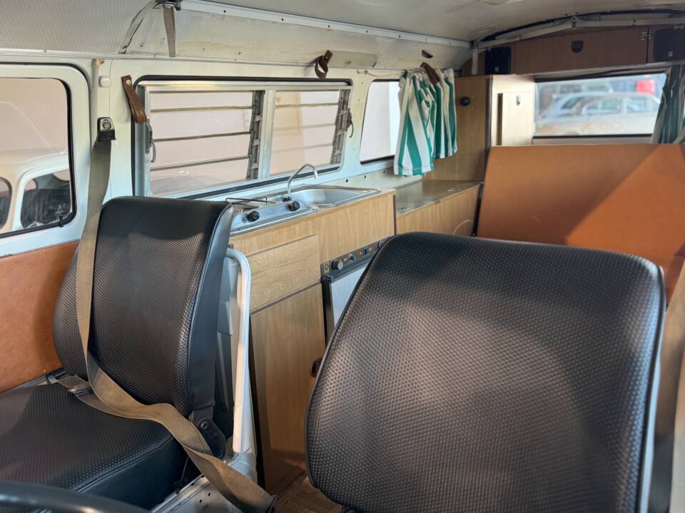 Bild 13/41 von Volkswagen T2b Camper (1981)