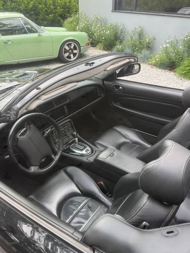 Image 16/24 of Jaguar XKR (2005)