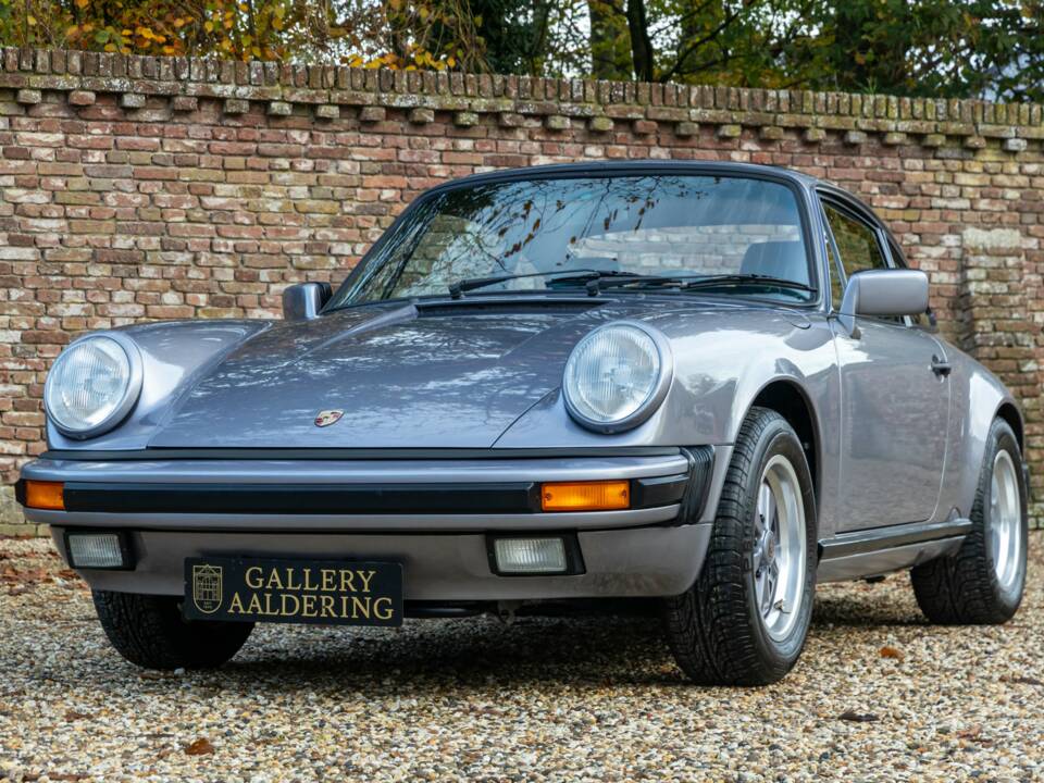 Immagine 27/50 di Porsche 911 Carrera 3.2 "25 years 911" (1988)