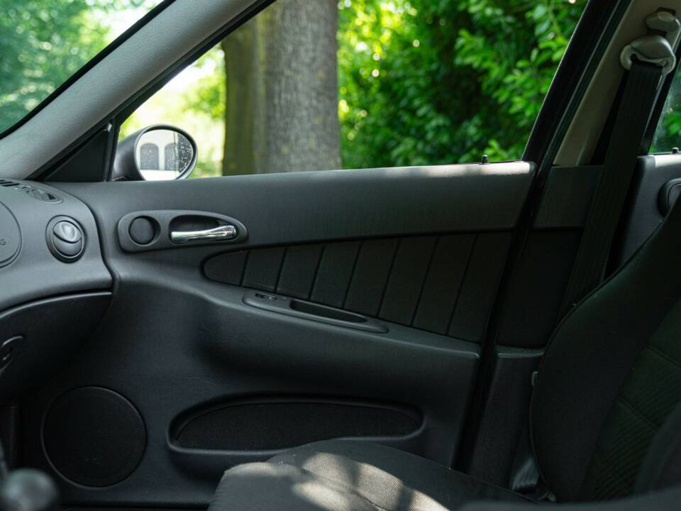 Imagen 26/50 de Alfa Romeo 156 2.5 V6 (2000)
