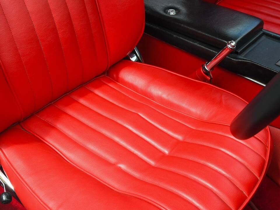 Image 17/33 of Jensen Interceptor MK I (1969)