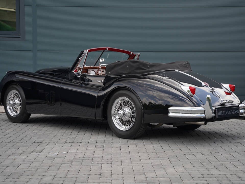 Image 2/50 of Jaguar XK 140 DHC (1956)