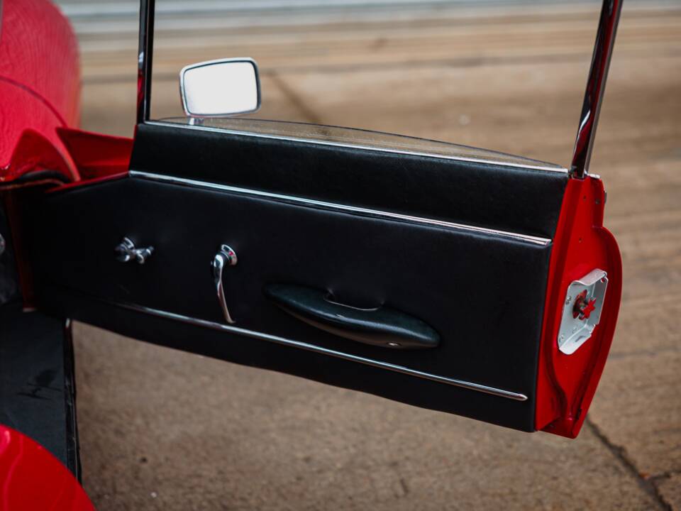 Image 37/46 of Jaguar E-Type (2+2) (1966)