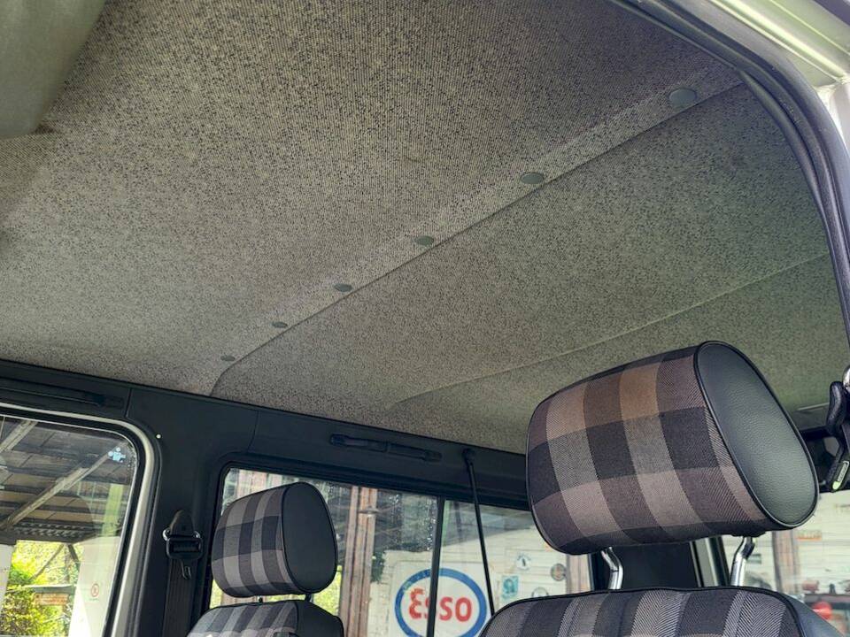 Image 27/55 of Mercedes-Benz 200 GE (SWB) (1990)